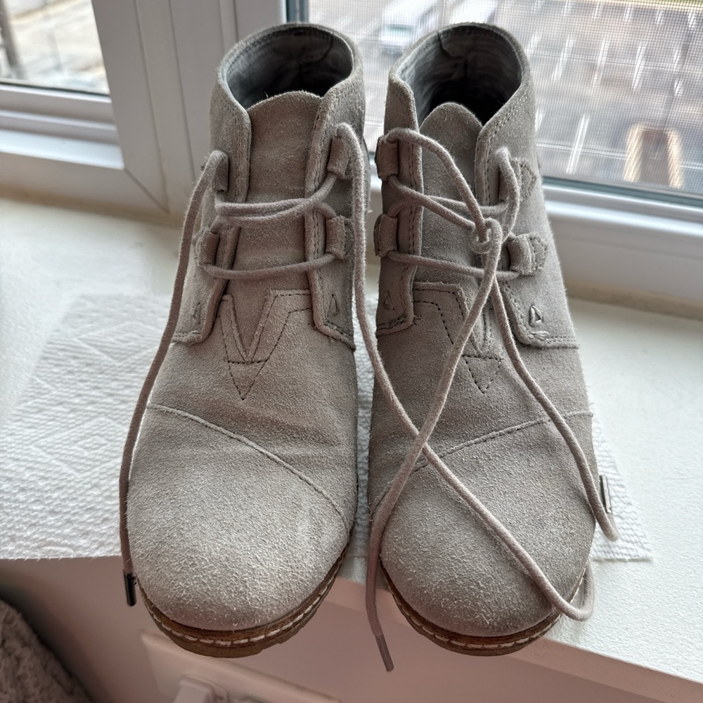 Toms Suede Gray Wedge Ankle Boots - Picture 2 of 5
